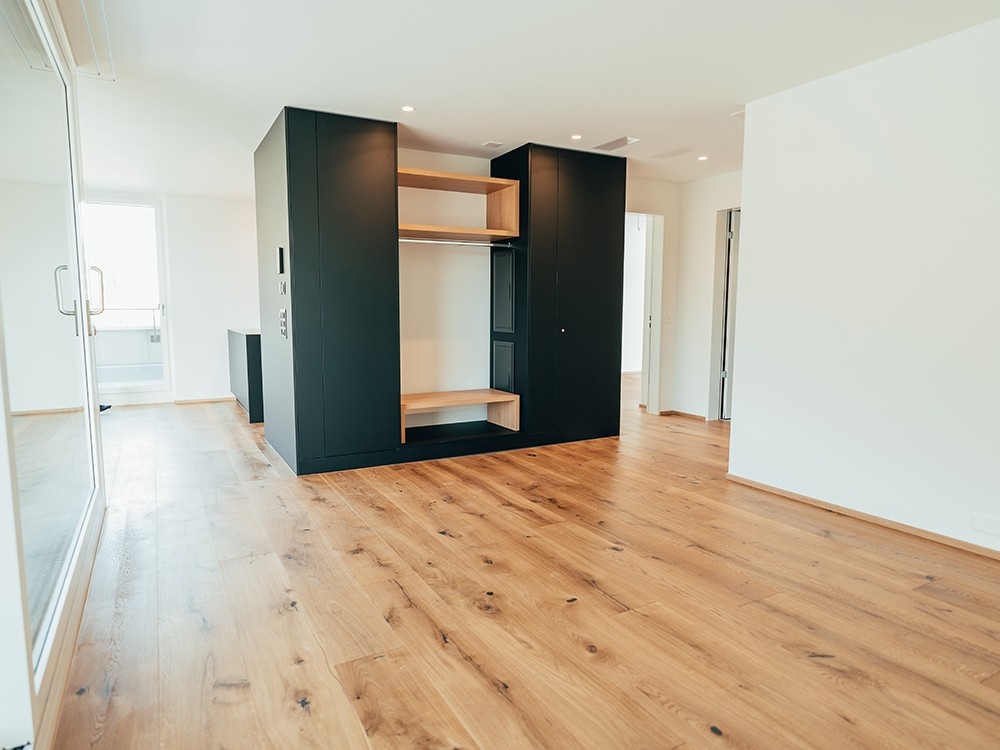 Dunkle Garderobe Referenzprojekt Masans