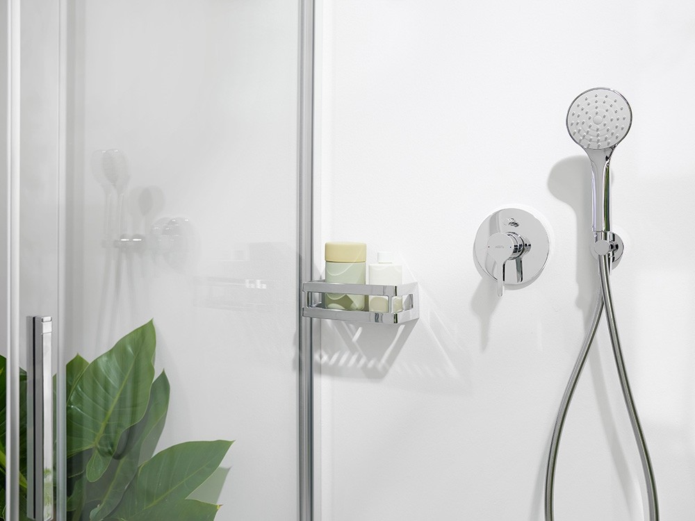 Armatur für Dusche mit Handbrause und Shampoo-Halter