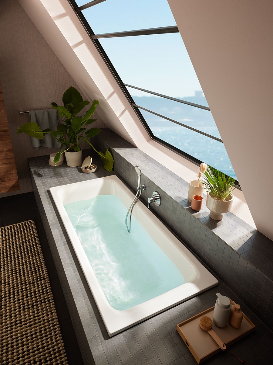 eingebaute Badewanne aus Stahl