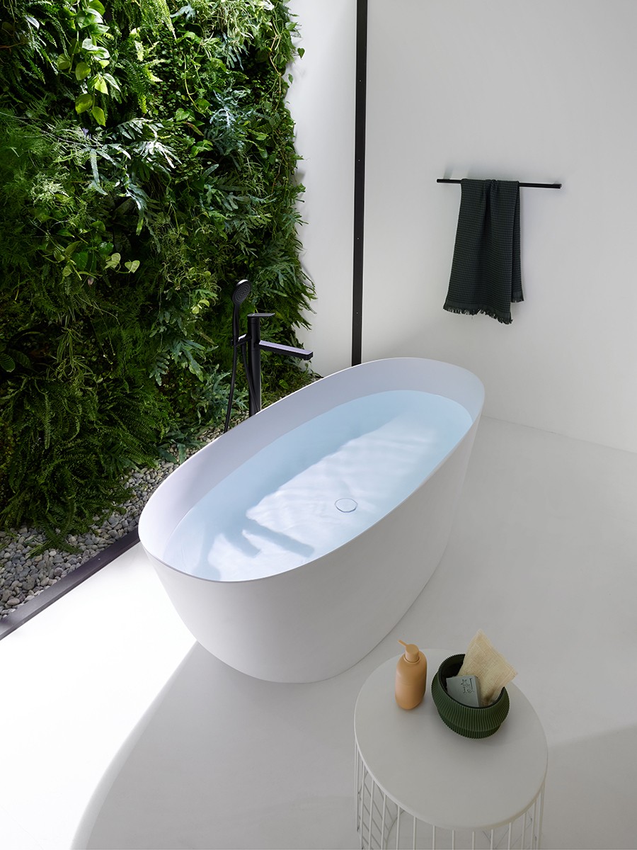 freistehende Badewanne aus Corian