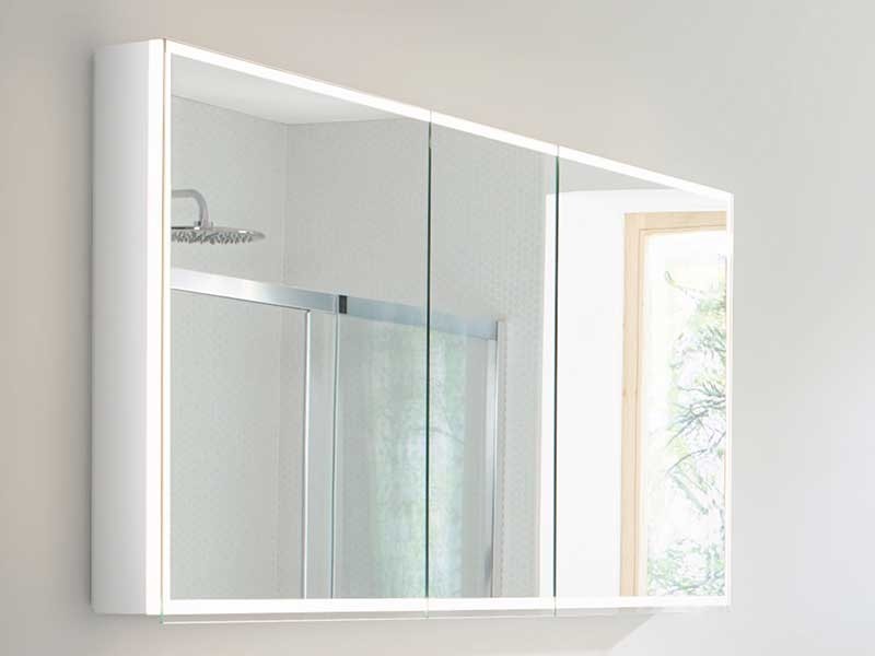 Alterna quattro luci LED – Armadio a specchio