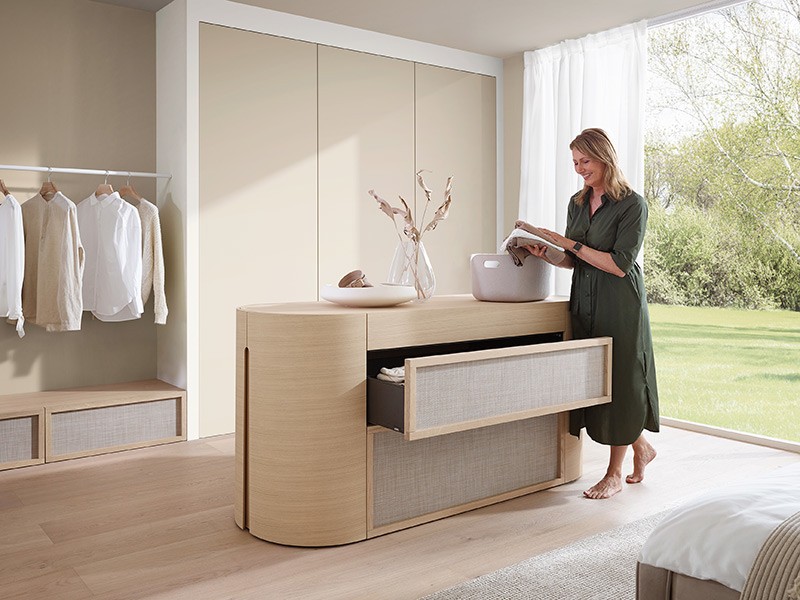 Kommode und Garderobe von Alterna yuwia living in der Farbe cream