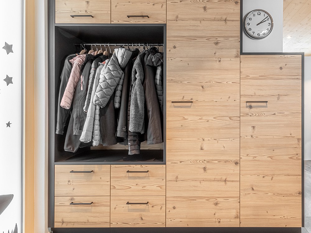 holzgarderobe