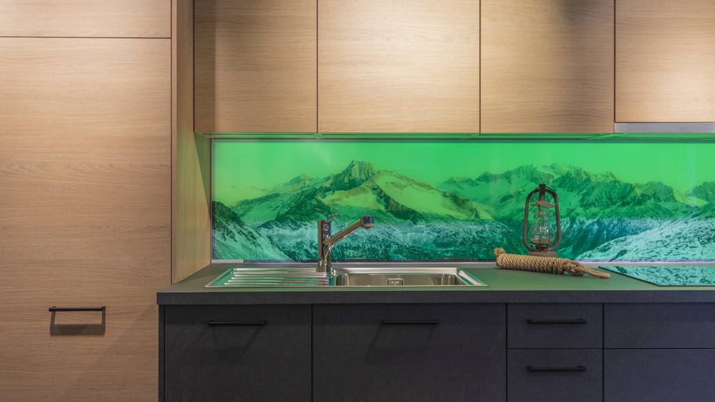 küchenrückwand glas mit bergmotiv grün