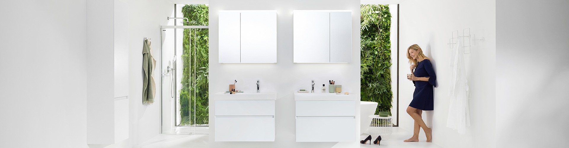 Bagno in stile moderno e minimalista tutto in bianco