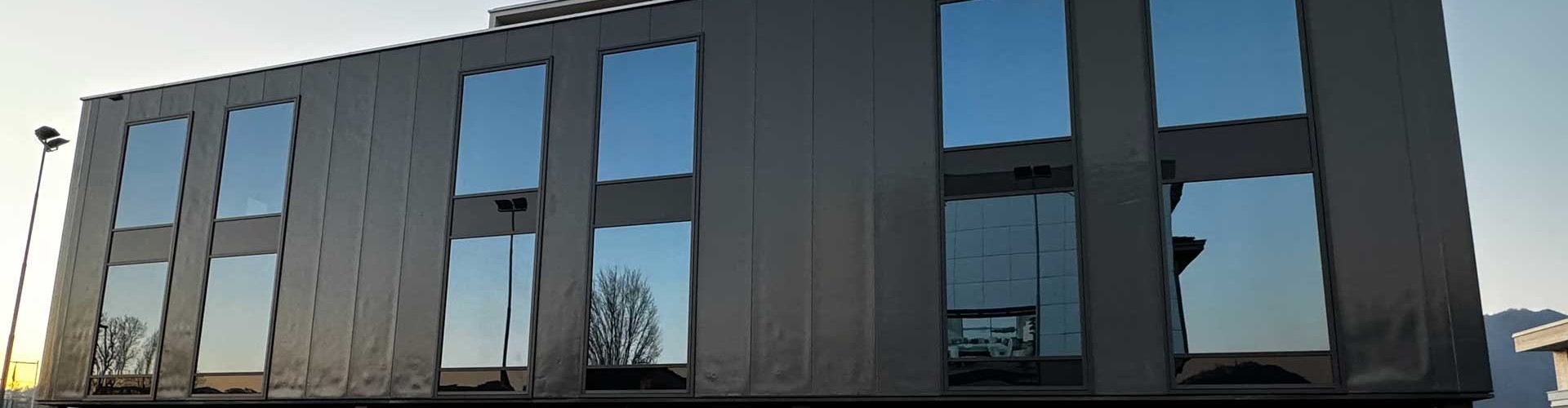Entrée du nouveau shop sanitaire de Mendrisio