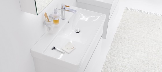 Asymmetrischer Waschtisch fürs Bad aus Keramik von Alterna calea