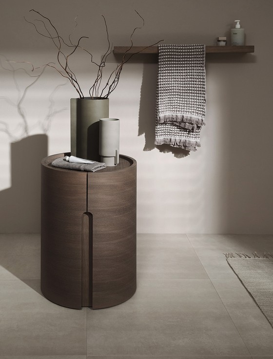 Rollkorpus und Tablar von Alterna yuwia living in Earth