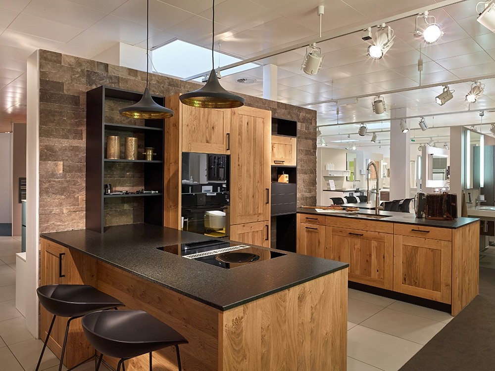 Landhaus Küche Holz braun schwarz